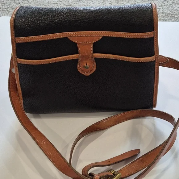 Vintage Classic Black and Tan Leather Shoulder Bag Crossbody Bag - Picture 9 of 17